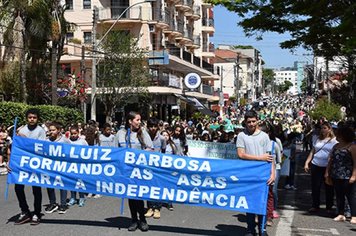 Desfile Cívico marca Dia da Independência em Águas de Lindoia