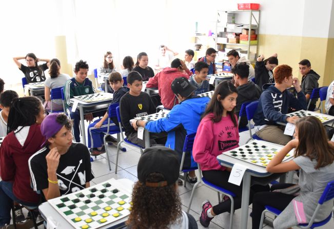 Campeonato Municipal de Damas reúne melhores em seletivas escolares