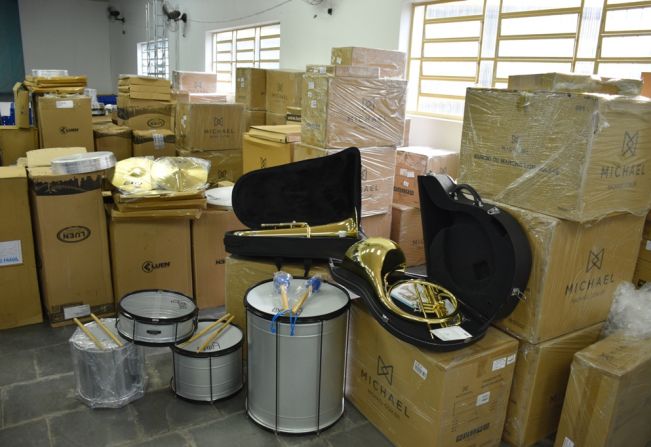 Prefeitura adquire instrumentos musicais para aulas no Ensino Fundamental e para montar fanfarras