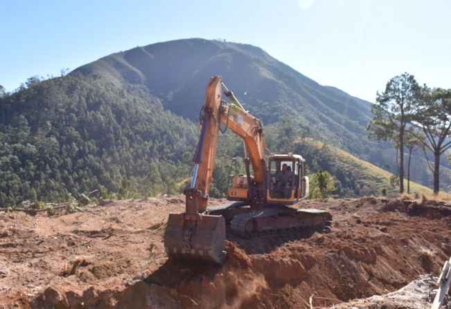 Prefeitura começa a recuperar mais de 7 mil m² de área degradada em Cascalheira no Morro Pelado