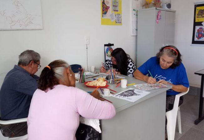 Projeto “Colorindo Vidas” leva atividades de relaxamento para o PSF Alexandre Gatolini