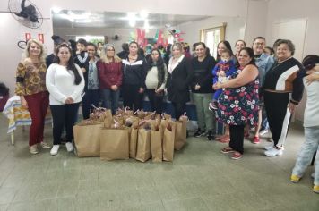 Fundo Social e Casa da Amizade promovem café da tarde com as mães no CRAS