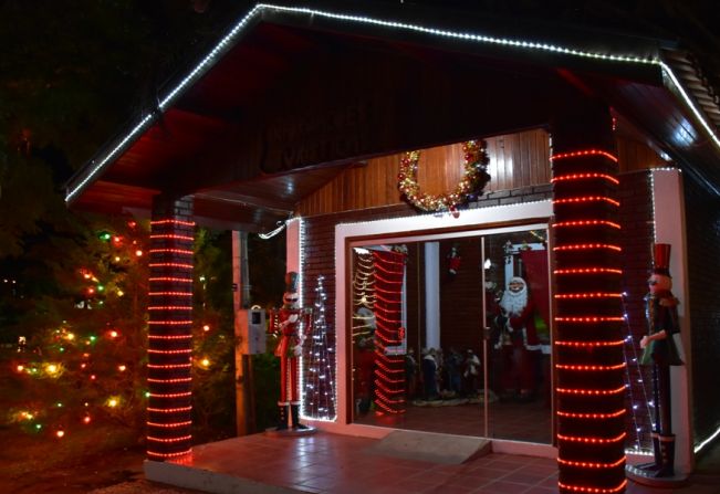 Atrações especiais de Natal animam Praça Adhemar de Barros